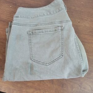 Torrid 11' Jegging Bermuda Short